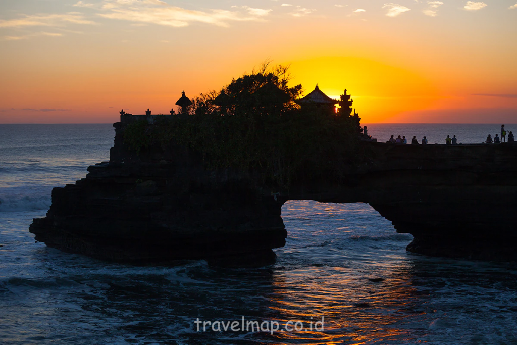 Wisata Pura Tanah Lot di Bali